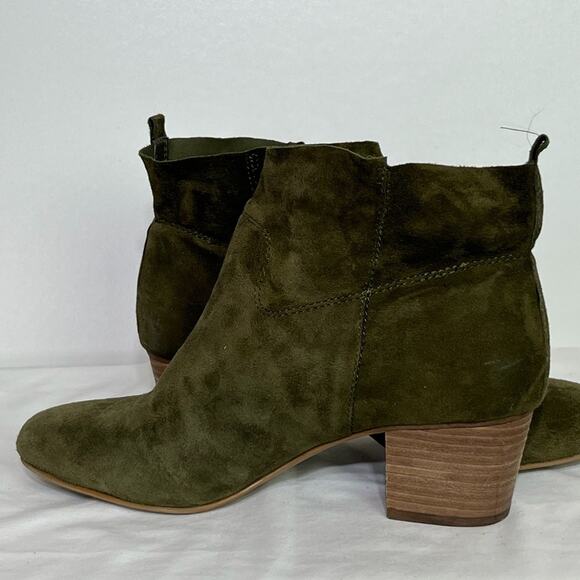 Steve Madden Harber Olive Suede Ankle Bootie Size 7.5 EUC - Picture 3 of 6